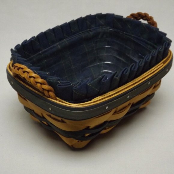 Longaberger 2000 Collector's Club Renewal Basket with Liner and Protector - Picture 10 of 15